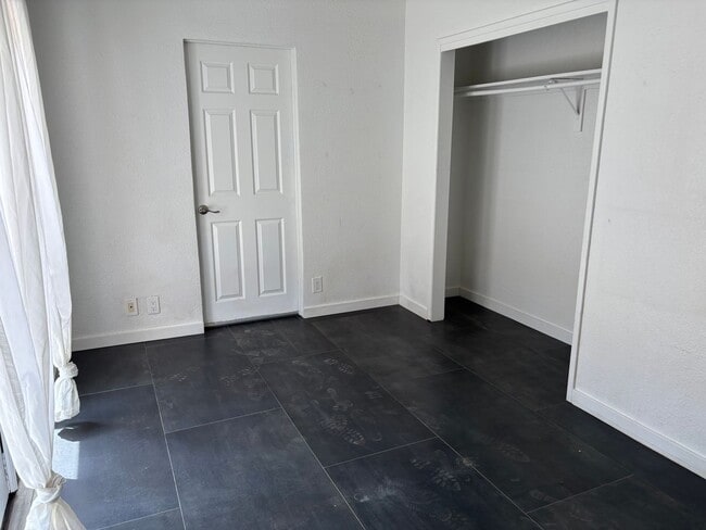 Building Photo - 3 Bedroom 1.5 Bath Modern Farmhouse near J...