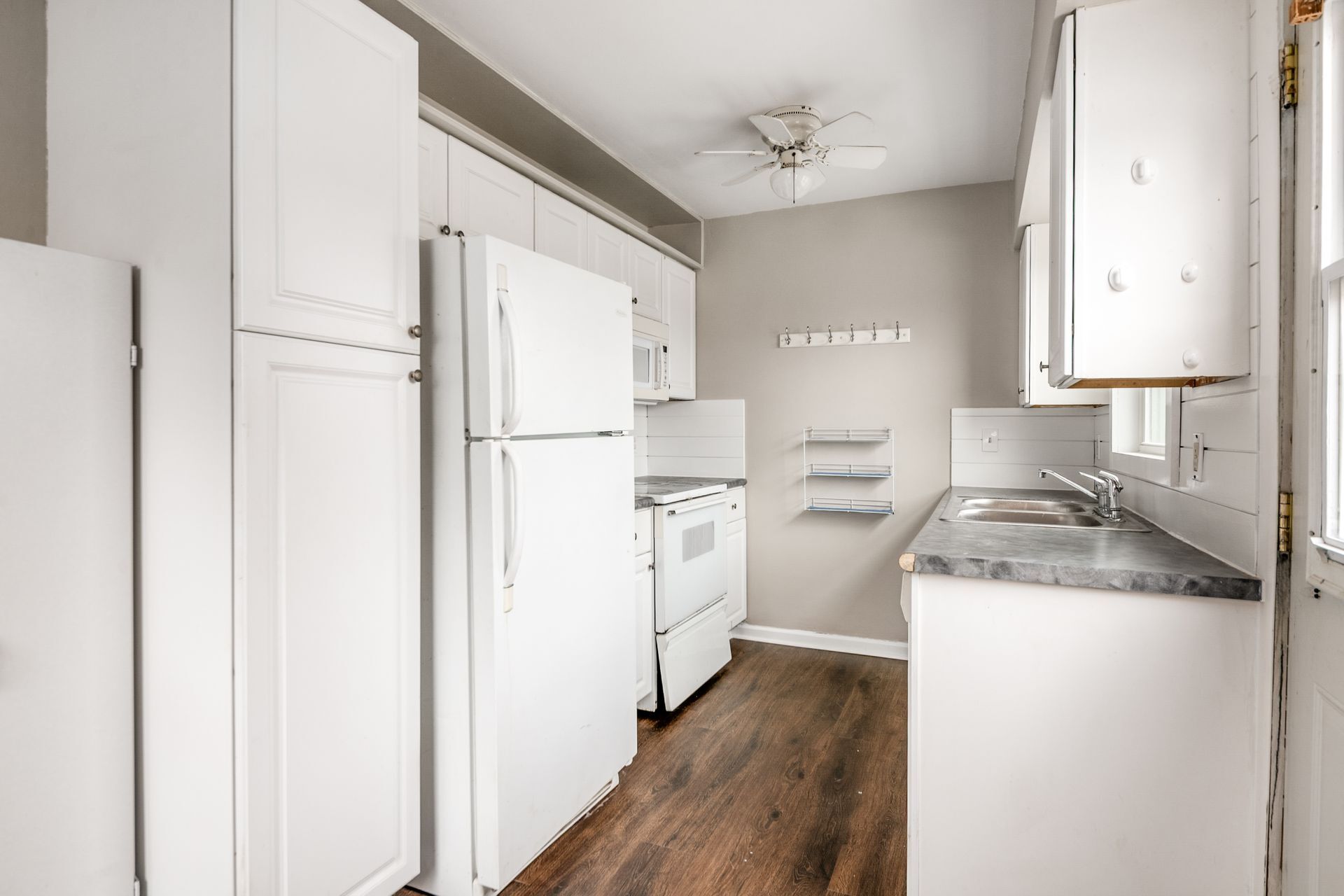 Kitchen - 4284 Beechgrove Dr