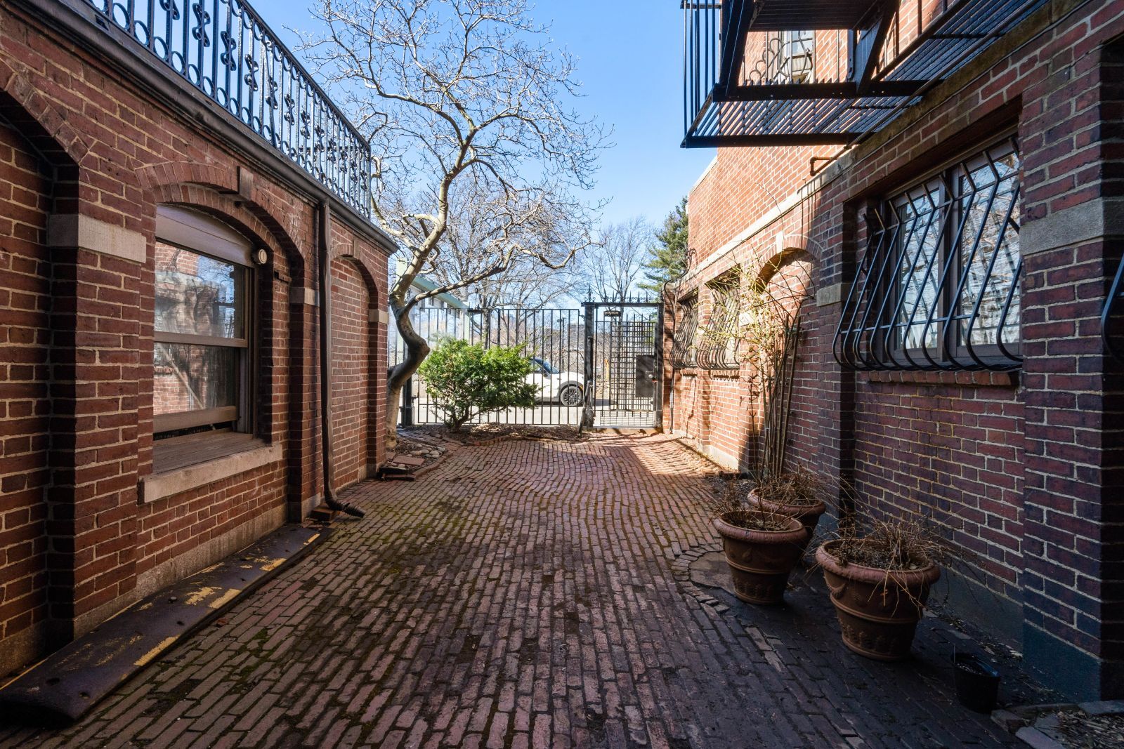 Building Photo - 260 Beacon St