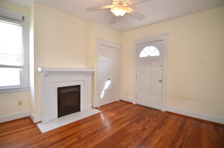 Building Photo - 2748 Markbreit Ave