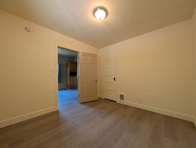Building Photo - Great 3 bed/1bath home in Springfield!