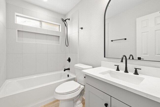 Building Photo - 1006 Cottonbowl Dr