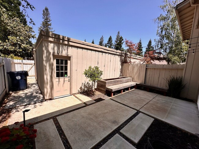 Building Photo - REQUEST A SHOWING AT MossglenProperties .c...