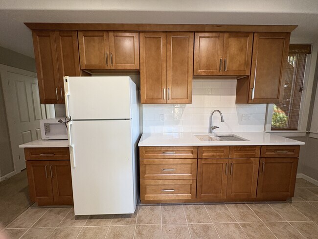 Building Photo - 10630 SW Kable St