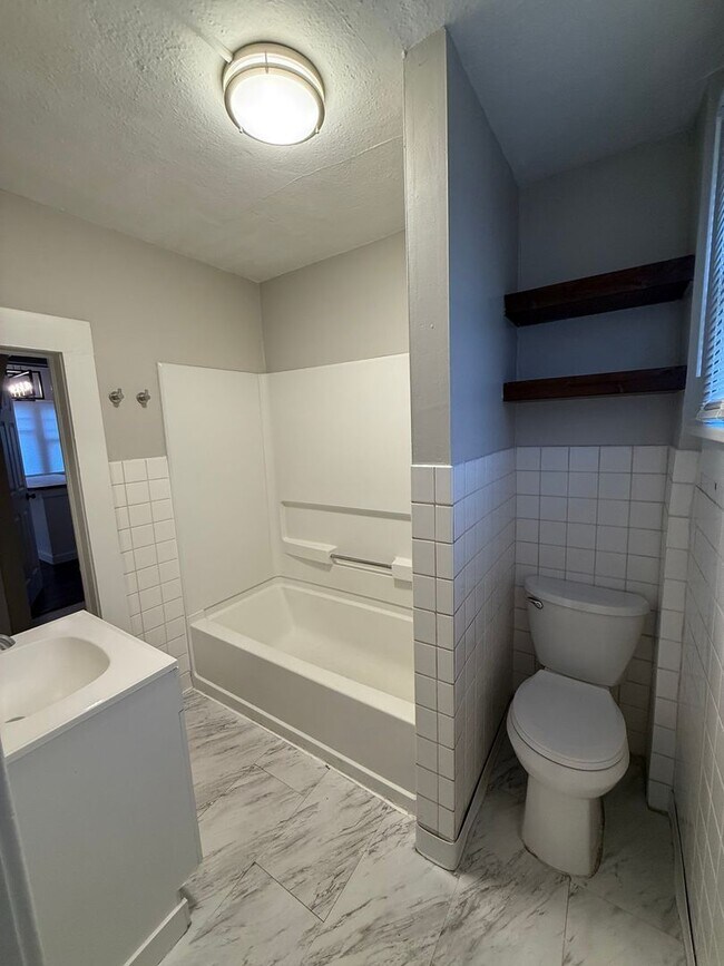 Building Photo - Monroe 1 Bedroom Home