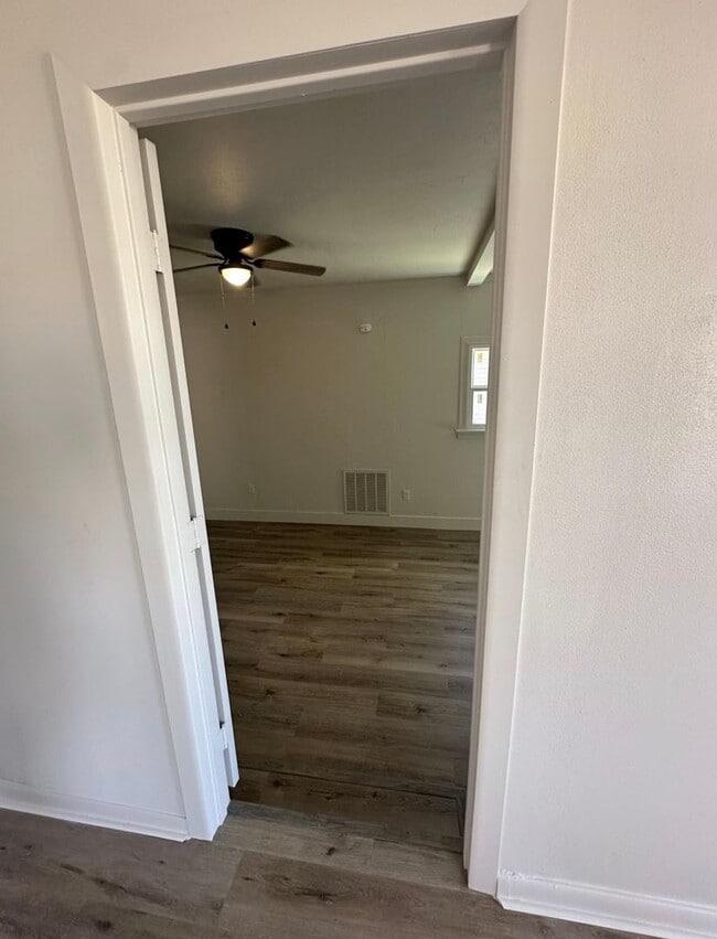 Building Photo - Cozy Contemporary Cottage – Charming 3-Bed...