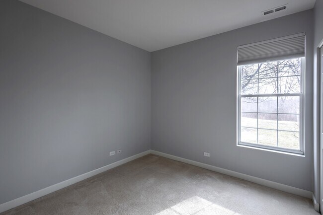 Building Photo - 2641 Loren Ln