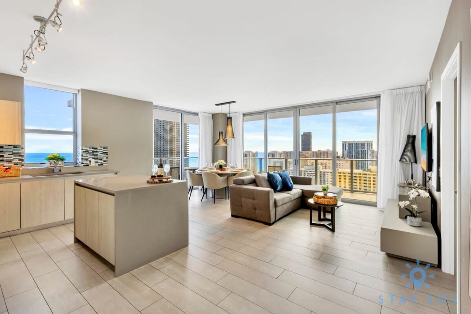 Building Photo - 4010 S Ocean Dr