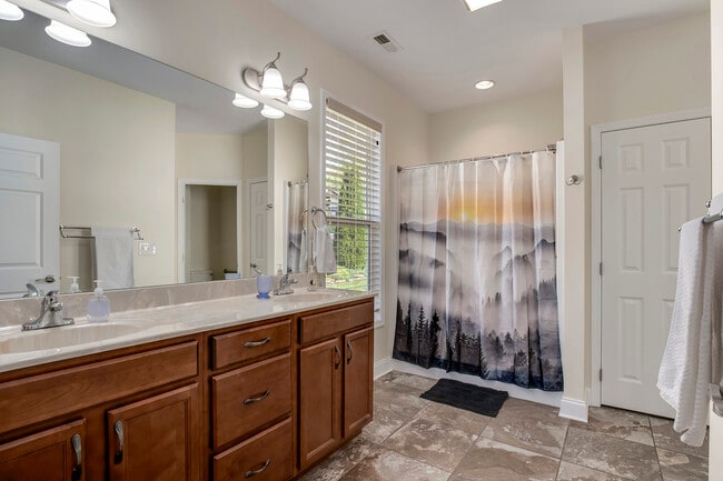 Building Photo - 134 Daleyuhski Way