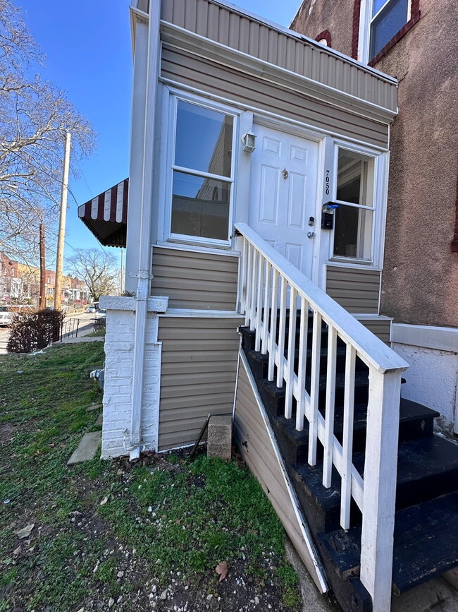 Building Photo - 7050 Clinton Rd