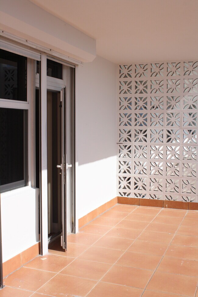 Building Photo - 4747 Collins Ave