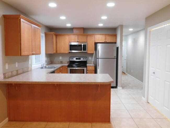 Building Photo - 3Bd/2Ba Single Story House - Available Soon!