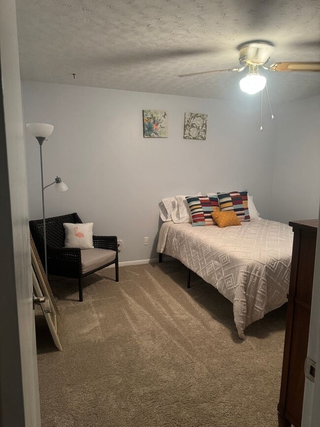 Building Photo - Knoxville 37923 - Fully furnished 1 bedroo...