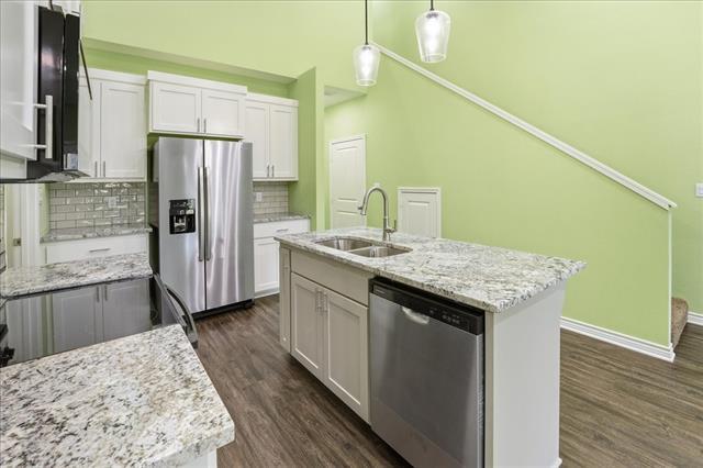 Building Photo - 806 S Newsom St