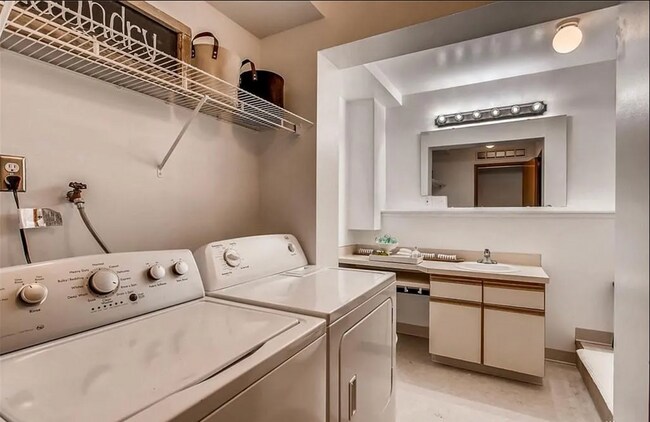 Building Photo - Spacious 5BR Home in Wild Tree – Ideal for Multi-Generational Living!