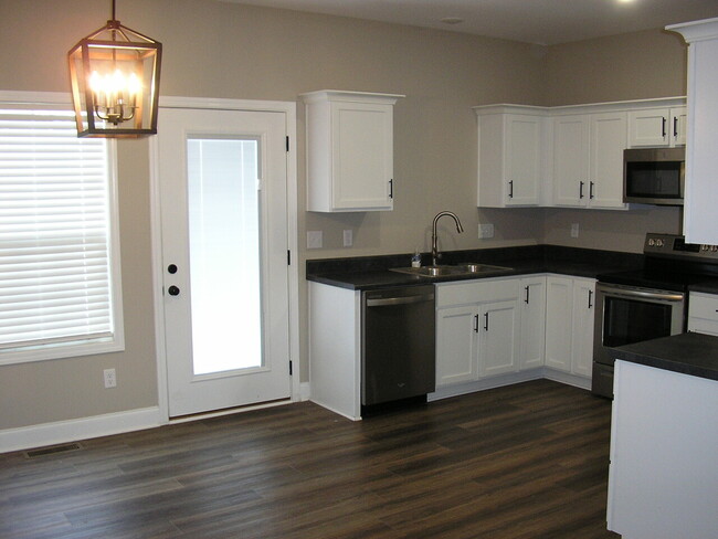 Building Photo - 782 River Birch