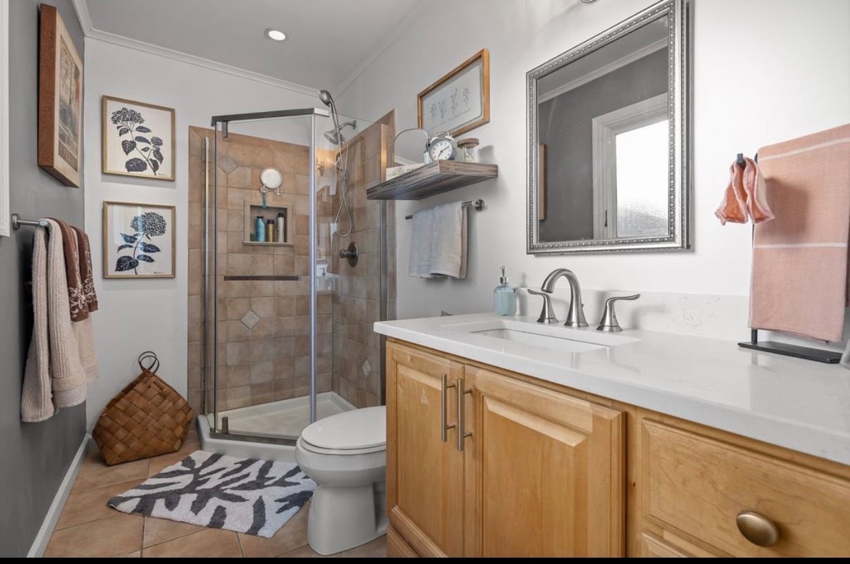 Building Photo - 1627 Fernwood Cir