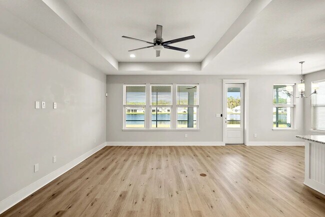 Building Photo - Breakfest Point 3 Bedroom 2 bath