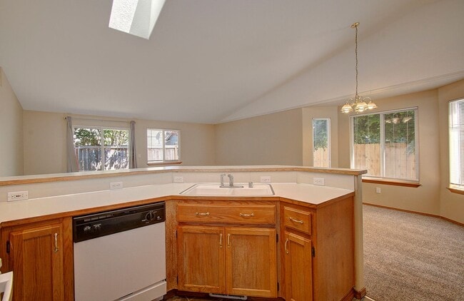 Building Photo - 3bd 2ba Ranch Style Home in North Salmon Creek - Avail Now!