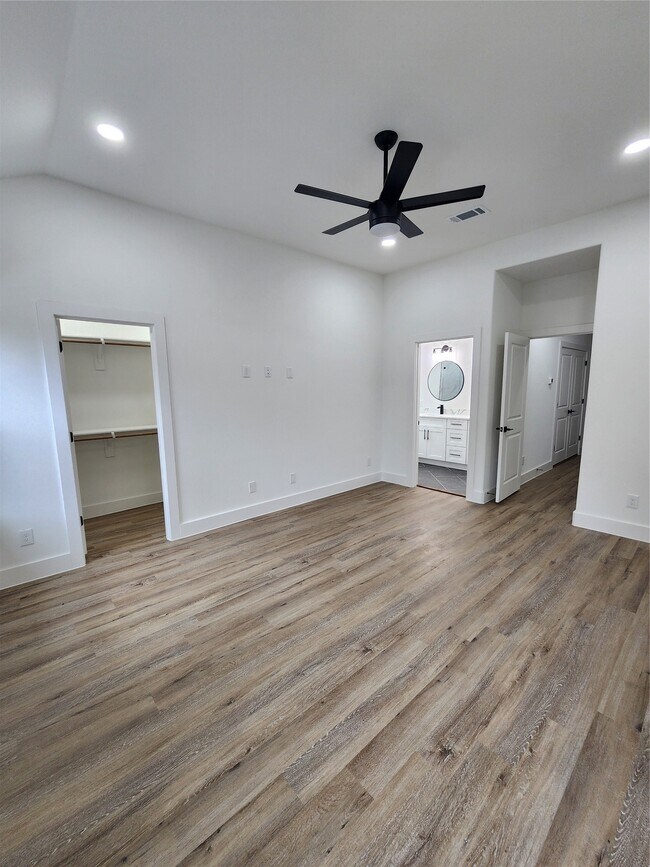 Building Photo - 650 Everett St