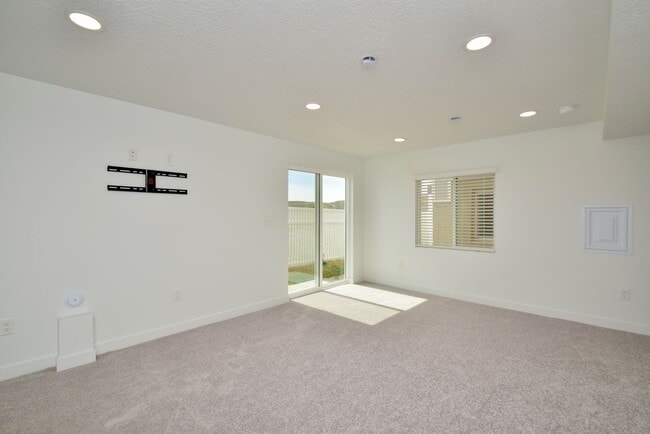 Building Photo - Spacious Saratoga Springs 4 Bed 3.5 Bath ***$600 off first month rent!!***