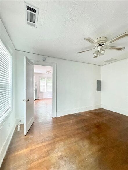 Building Photo - 52 Delmont Dr NE