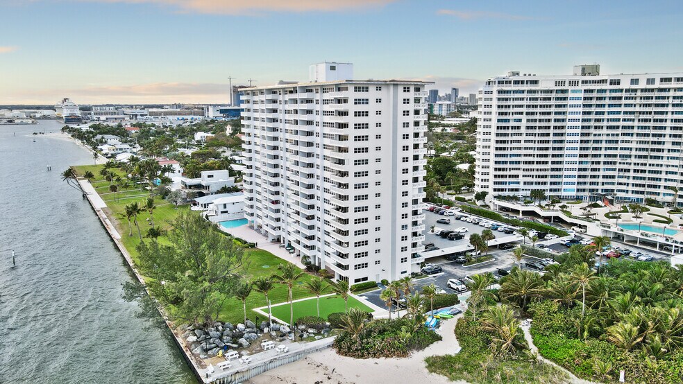 Building Photo - 2100 S Ocean Dr