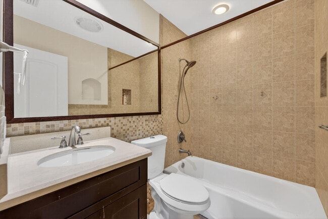 Building Photo - 624 NW 28th Ct