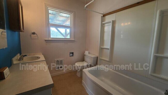 Building Photo - 7085 Butte Falls Hwy