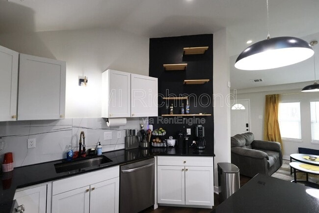 Building Photo - 936 Halsey Ln