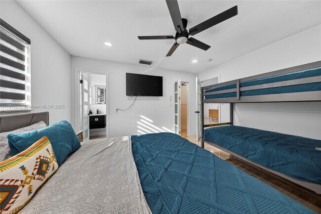 Building Photo - 3130 SW 16th St