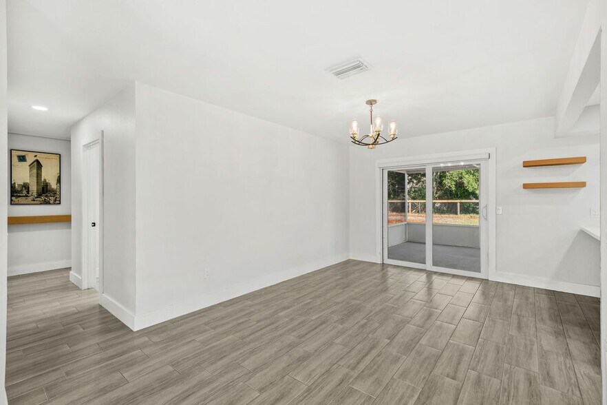 Building Photo - 1310 Mariposa Dr NE