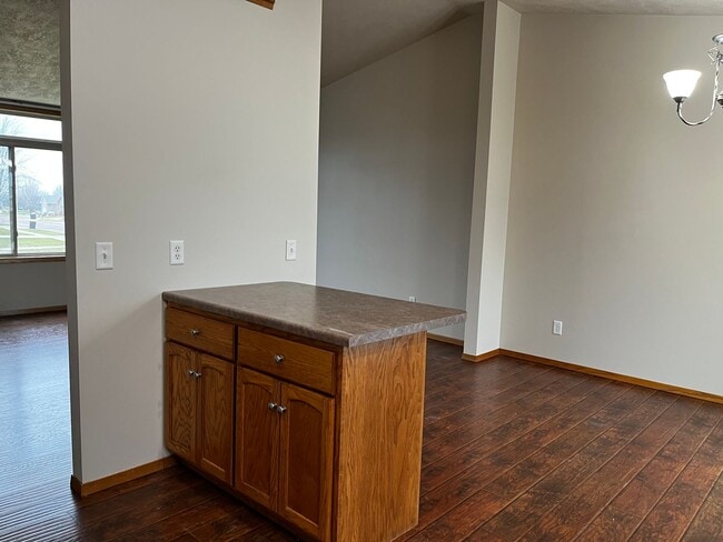 Building Photo - 5 Bed/2 Bath Rental Home on West Side!