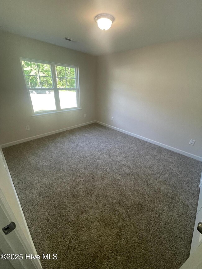 Building Photo - 618 Walnut Dr