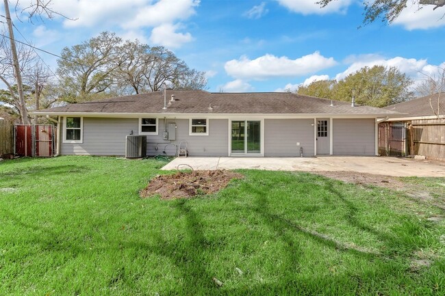 Building Photo - 10615 Clematis Ln