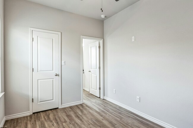 Building Photo - 203 Peruna Dr