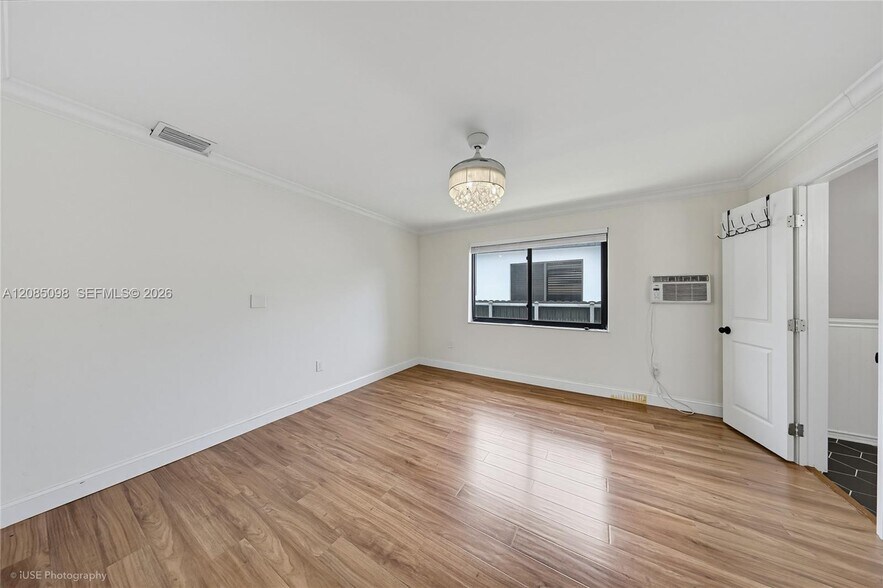 Building Photo - 3640 SW 11th St