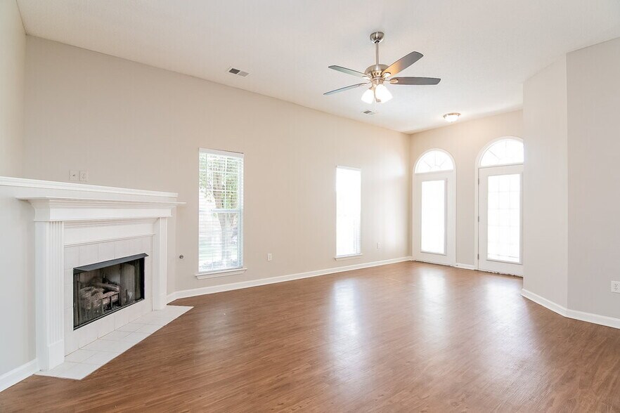Building Photo - 7366 Pecan Meadow Dr E
