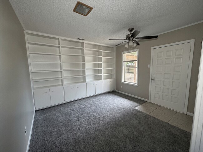 Building Photo - 3113 Northridge Dr