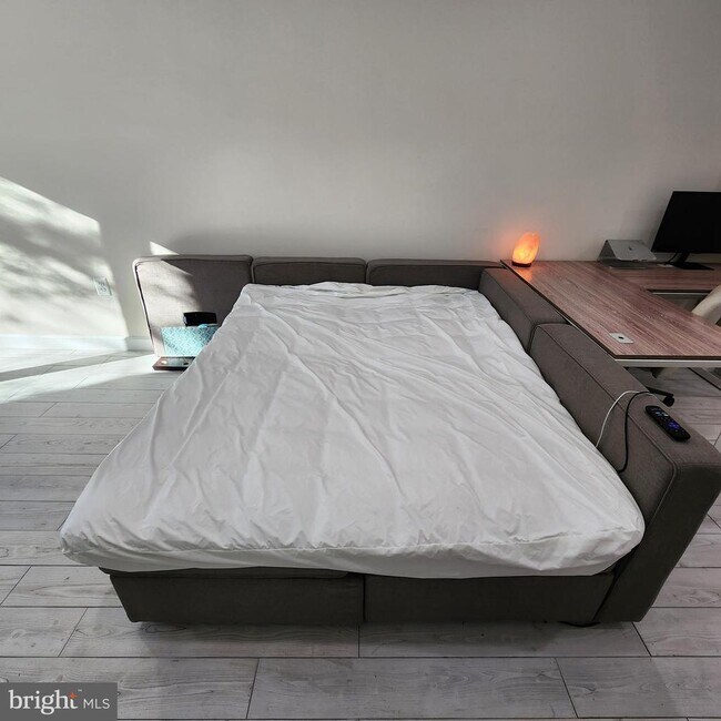 Building Photo - 255 S Pickett St