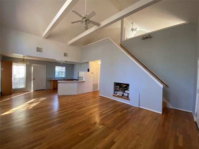 Building Photo - 24501 Pine Oaks Ct
