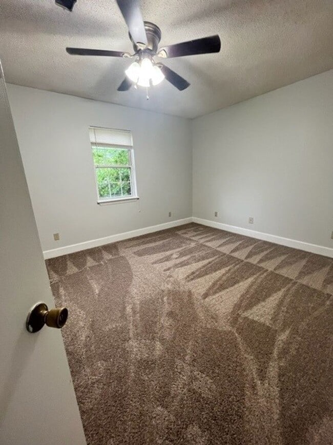 Building Photo - 2 Bedroom 2 Bath House Available in Asheboro