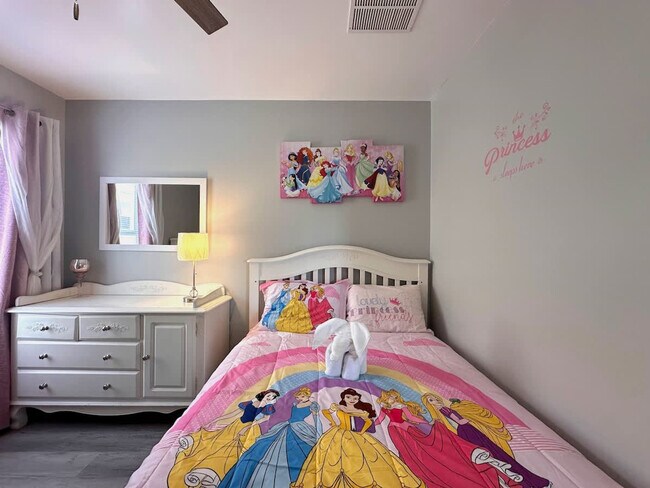 Building Photo - 421 Cabello Dr