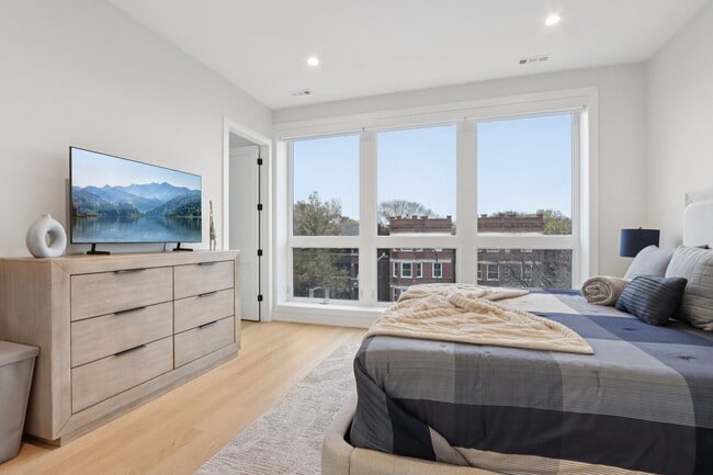 Building Photo - 4119 N Ashland Ave