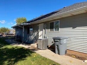 Building Photo - WONDERFUL 1 BEDROOM BASEMENT APARTMENT!!