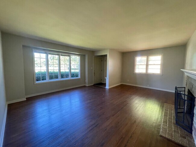 Building Photo - East Grand Rapids Schools! Single Family Home!