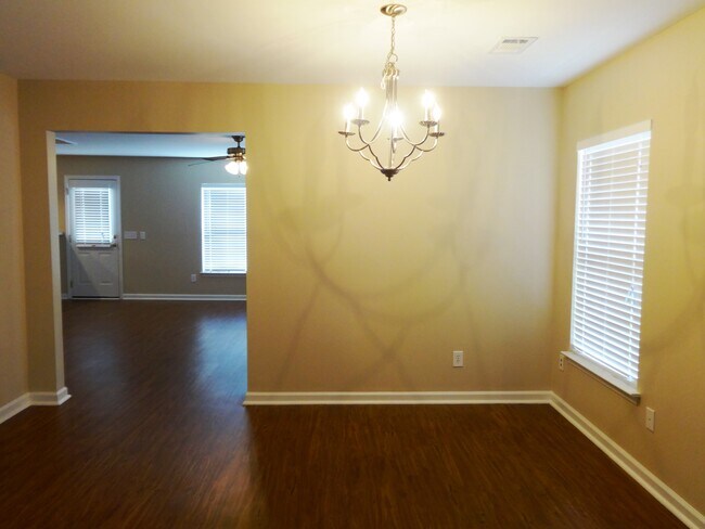Building Photo - 405 Crystal Oaks Ln