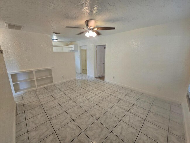 Building Photo - 3920 9th Ave S