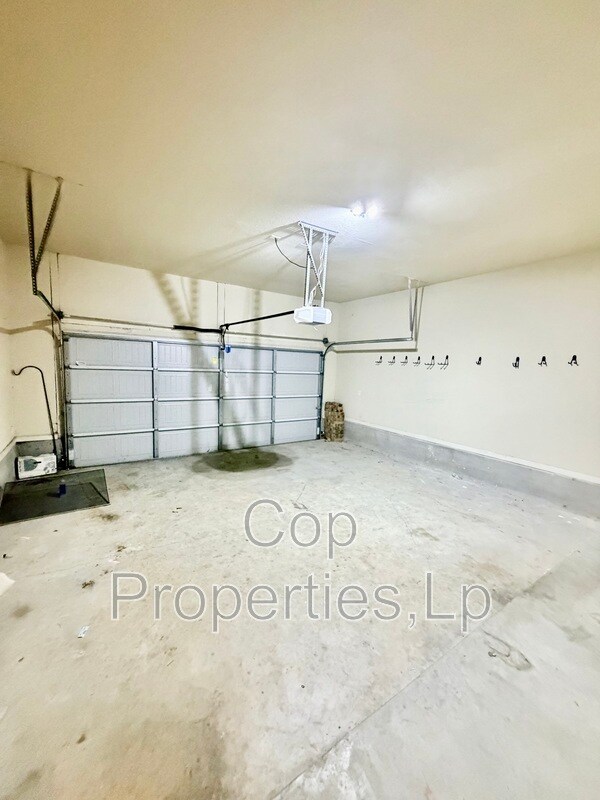 Building Photo - 8919 Olmstead Park