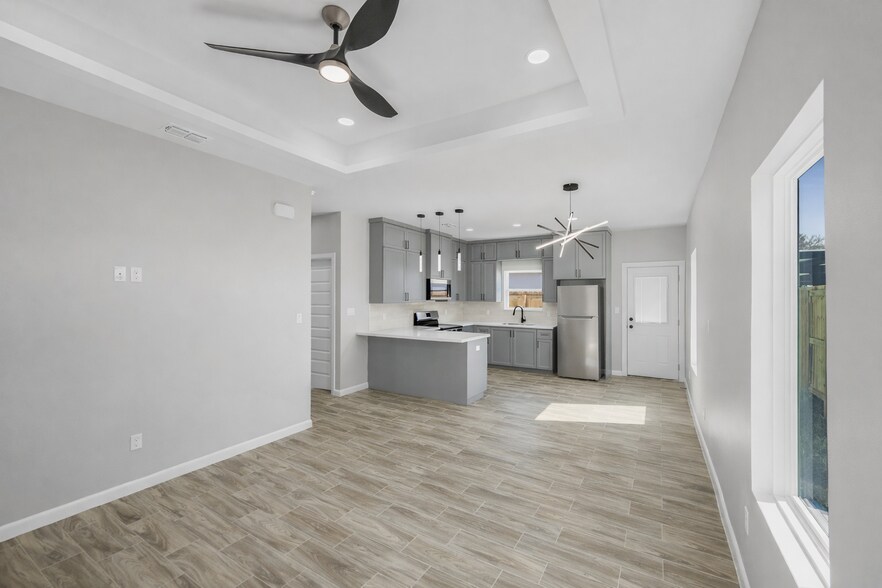 Building Photo - 2409 Indian Creek Ave